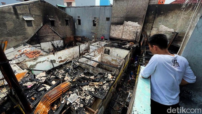 Potret Permukiman Padat di Tambora yang Hangus Dilalap Si Jago Merah Kebakaran melanda area permukiman padat penduduk di Tambora, Jakarta Barat. Sejumlah rumah hangus terbakar dan menyebabkan ratusan warga mengungsi.