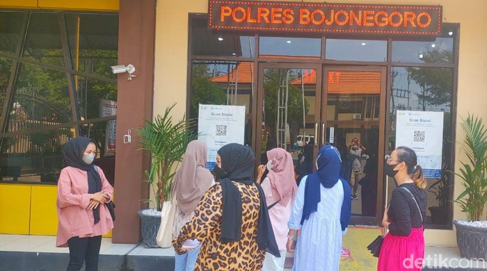 Puluhan emak-emak laporkan dugaan investasi bodong Rp 5 miliar di bojonegoro