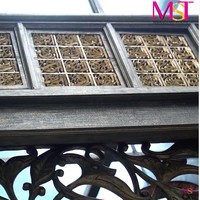 Rumah Mayangsari juga dilengkapi mushala. Ruangan ini dihiasi ukiran-ukiran kaligrafi yang indah. (Foto: YouTube/MST Production)