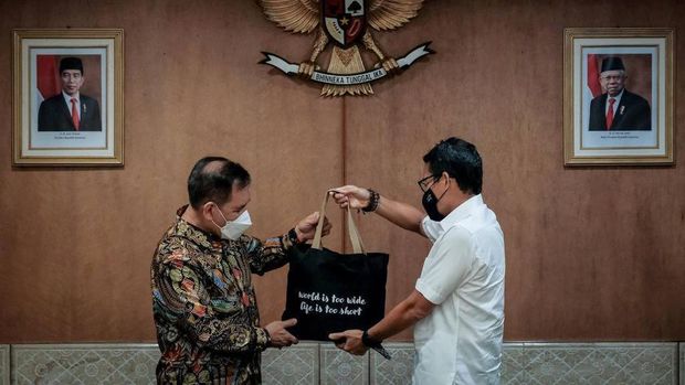 Sandiaga Uno bertemu Dubes RI untuk Tiongkok, Senin (28/3).