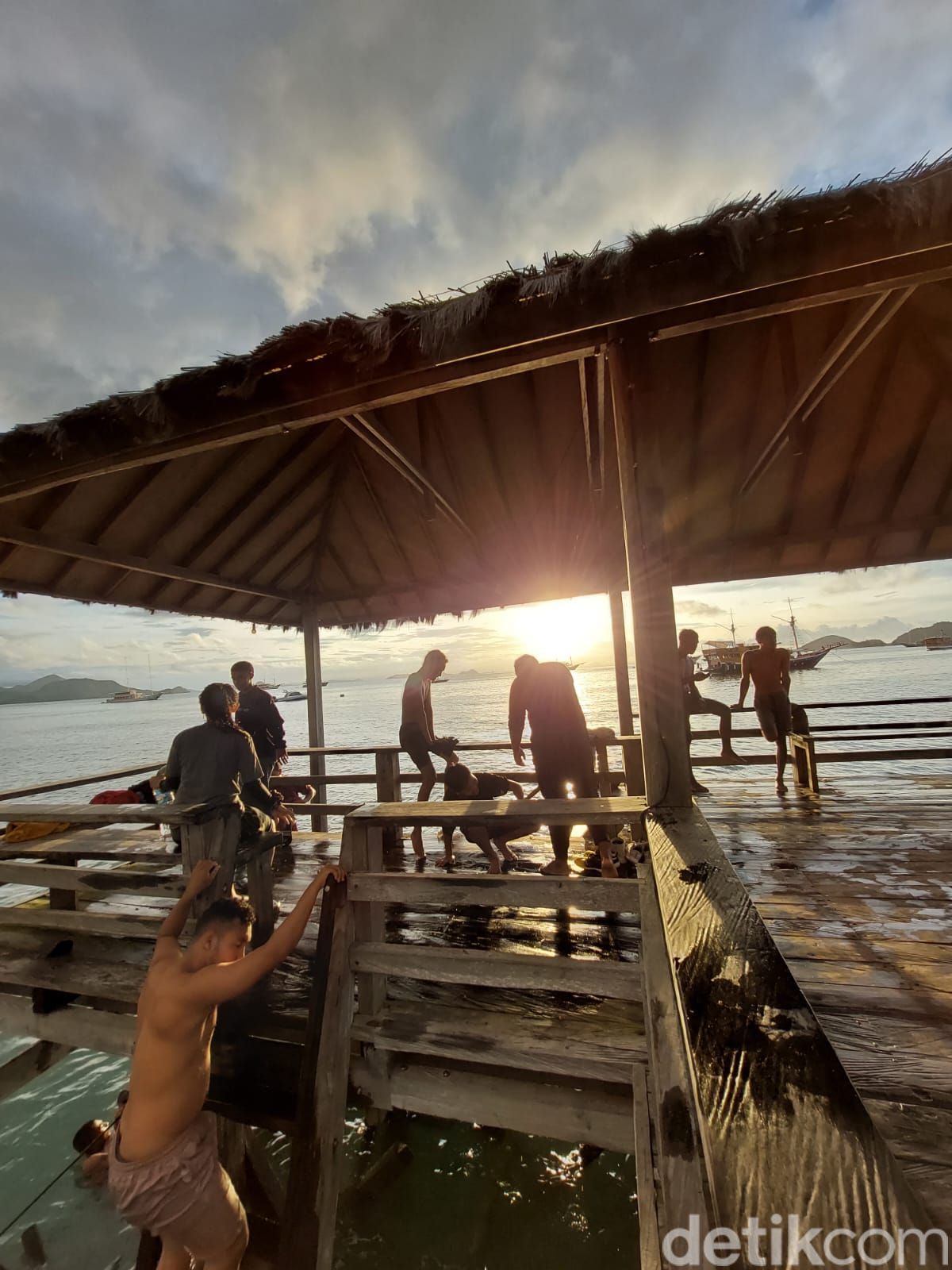 Sunset di Pantai Pede