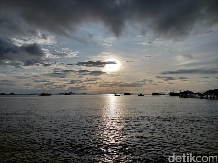 Sunset di Pantai Pede Sunset di Pantai Pede