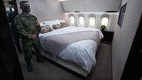 Diketahui, pesawat kepresidenan Meksiko itu dipesan semasa pemerintahan Presiden Felipe Calderon di tahun 2012. Pesawat pabrikan Boeing itu dibeli dengan harga sekitar 218 juta dollar AS. AP Photo/Marco Ugarte.