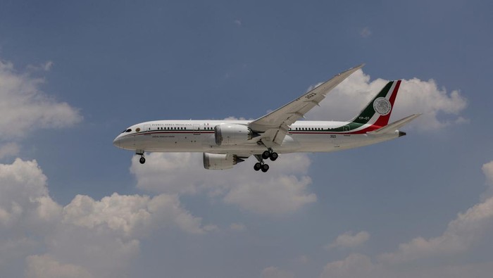 Bertahun-tahun dijual pesawat kepresidenan Meksiko belum laku juga. Presiden Meksiko pun berencana menyewakan pesawat kepresidenan untuk pernikahan atau pesta.