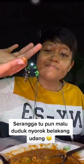 Temukan Kecoa di Dalam Makanannya, Respon Pembeli Ini Bikin Salut Netizen