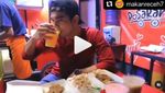 Asyiknya Tengku Tezi Nikmati Kopi dan Makanan Serba Kambing
