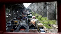 Diketahui, kemacetan terjadi salah satunya karena volume kendaraan yang tinggi.