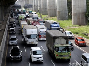 Tol Jakarta-Cikampek Macet, Polisi Berlakukan Sistem Contra Flow