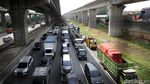 Tol Japek Arah Jakarta Macet Panjang, Ada Apa?