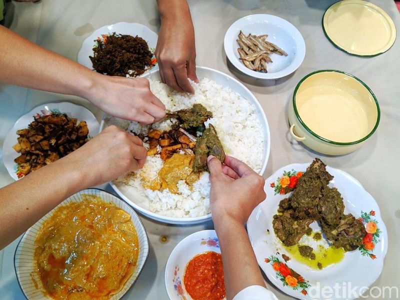Tradisi makan bersama jelang ramadan Tradisi makan bersama jelang ramadan