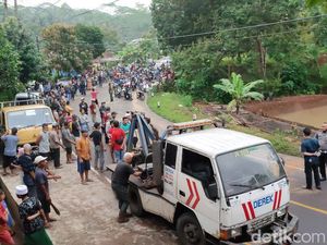 14 Ribu Liter Migor Curah Tumpah di Ciamis, Warga Berebut Bawa Ember