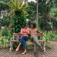 Kedekatan antara Tyas Mirasih dan Tengku Tezi mulai terlihat lantaran keduanya membintangi film yang sama, berjudul Marley pada tahun 2020. Dalam film tersebut Tyas dan Tezi berperan sebagai pasangan suami istri. Foto: Instagram