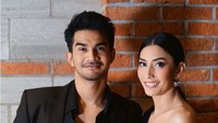 Kini, Tyas Mirasih dan Tengku Tezi mengaku resmi berpacaran setelah berulang kali mengelak. Foto: Instagram