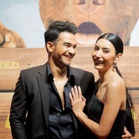 Tyas sendiri sebenarnya berusia 7 tahun lebih tua dari Tezi. Walaupun demikian, keduanya tetap terlihat serasi dan cocok. Bagaimana menurutmu? Foto: Instagram