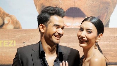 Peluk-Cium, Momen Mesra Tyas Mirasih dan Tengku Tezi yang Resmi Pacaran