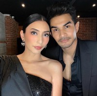 Saat ini Tyas dan Tezi pun sudah tidak malu-malu lagi membagikan kemesraan mereka ke publik. Tak sedikit yang menduga bahwa Tyas dan Tezi kini sudah go public mengenai hubungan mereka. Foto: Instagram