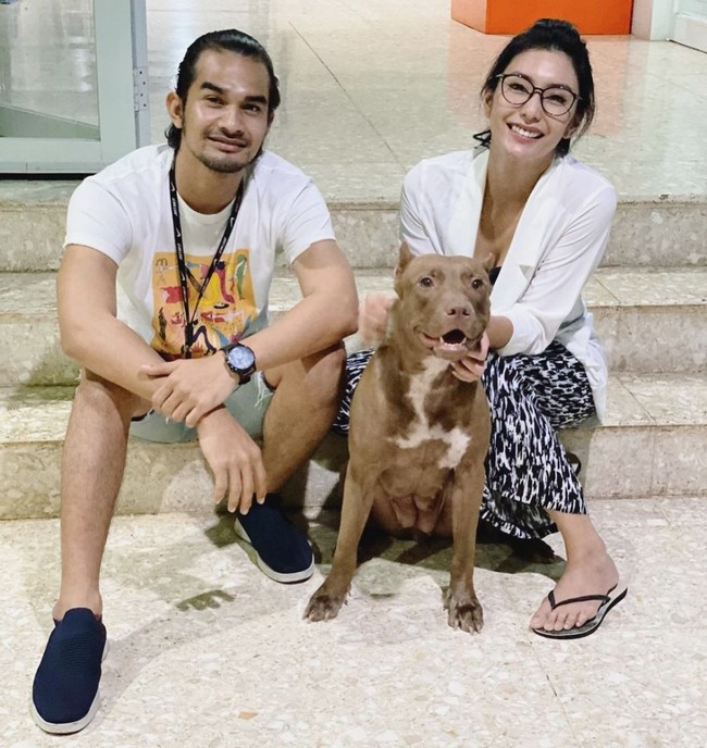 Perceraian Tyas Mirasih dan mantan suaminya, Raiden Soedjono sempat menghebohkan publik. Sempat beredar kabar bahwa perceraiannya itu dikarenakan adanya orang katiga. Beberapa menduga bahwa orang ketiga tersebut adalah Tengku Tezi. Foto: Instagram