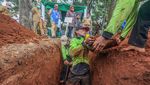 Unik! Petugas TPU di Bogor Ramai-ramai Ikut Lomba Gali Kubur