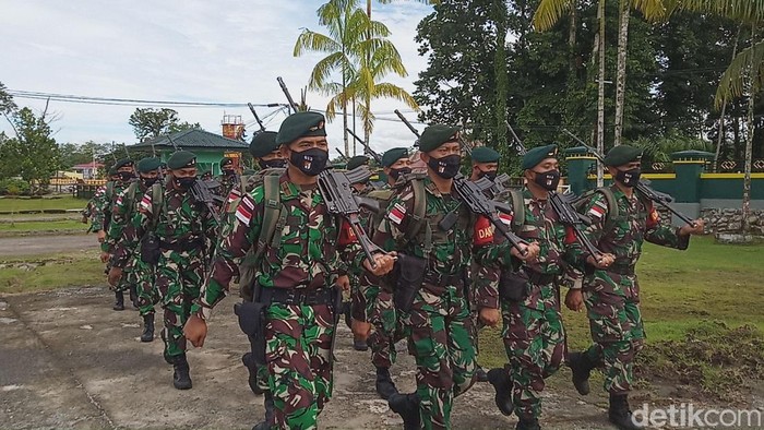 Upacara pelepasan pasukan dari wilayah Papua.