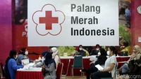 Diketahui, vaksinasi COVID-19 dosis ketiga atau booster terus digencarkan di berbagai wilayah Indonesia. Vaksin booster pun diumumkan menjadi syarat untuk mudik lebaran.