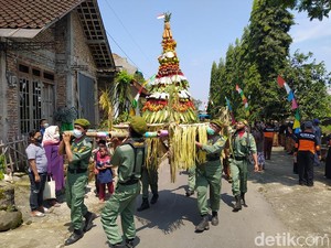 Meriahnya Tradisi Sadranan Warga Lereng Merapi Magelang