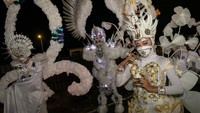 Peserta berkostum tema Recyle (daur ulang) mengikuti parade Semarang Night Carnival 2022 bertajuk Trilogy di Semarang, Jawa Tengah, Senin (28/3/2022).