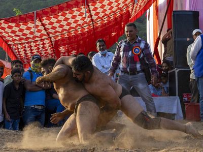 Gulat Tradisional di India, Penuh Keringat dan Menghibur