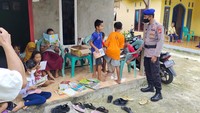 Yodistira menyebut awal-awal ia mengenai Aipda Agung adalah penggagas komunitas Jangkar Pustaka. Menurutnya, lewat program itu Aipda Agung mengajak anak-anak hingga orang dewasa supaya gemar membaca. (Foto: dok. istimewa)