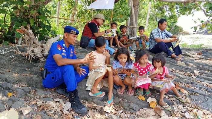 Aipda Agung Gede Asmarajaya, olisi pejuang literasi di Lampung Selatan Aipda Agung Gede Asmarajaya, olisi pejuang literasi di Lampung Selatan