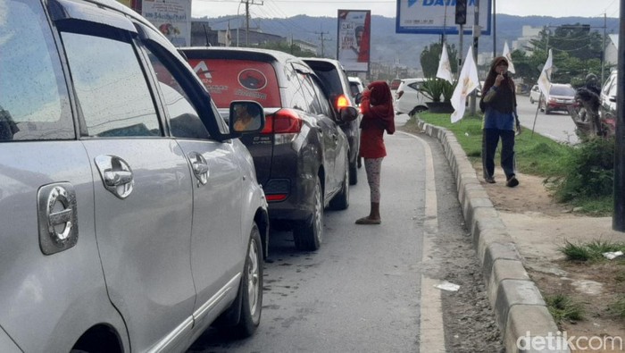 Anjal-gepeng mulai ramai di Kendari, Sultra menjelang Ramadan dengan menyasar jalan-jalan protokol hingga kedai kopi.