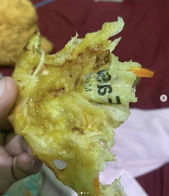 Apes! 10 Momen Netizen Dapat Ayam Geprek 'Sachet' hingga Tempe Gosong