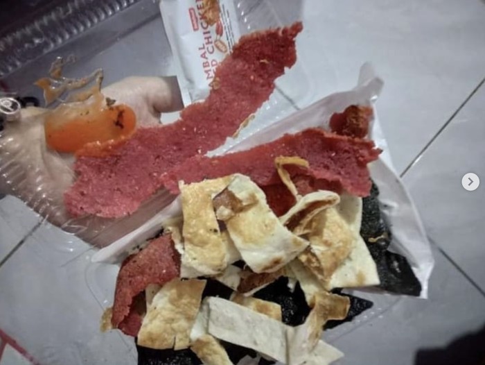 Apes! 10 Momen Netizen Dapat Ayam Geprek 'Sachet' hingga Tempe Gosong Apes! 10 Momen Netizen Dapat Ayam Geprek 'Sachet' hingga Tempe Gosong