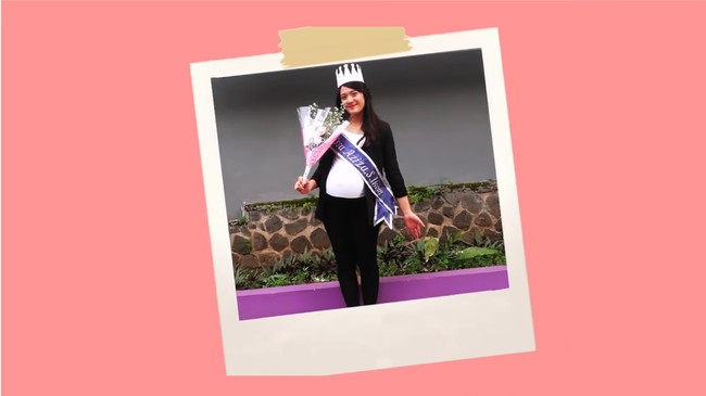 Anissa AzizaDi tahun yang sama dengan Rachel, Annisa juga lulus kuliah dalam keadaan mengandung. Istri Raditya Dika tersebut sebelumnya sempat menunda kuliah tapi akhirnya bisa diselesaikan justru saat hamil. Diakui Sarjana Komunikasi itu jika menyandang gelar akademis sebelum melahirkan adalah resolusinya.Foto: Dok. Internet/Instagram