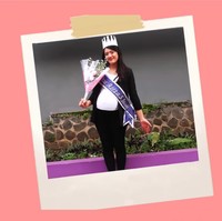 Anissa AzizaDi tahun yang sama dengan Rachel, Annisa juga lulus kuliah dalam keadaan mengandung. Istri Raditya Dika tersebut sebelumnya sempat menunda kuliah tapi akhirnya bisa diselesaikan justru saat hamil. Diakui Sarjana Komunikasi itu jika menyandang gelar akademis sebelum melahirkan adalah resolusinya.Foto: Dok. Internet/Instagram