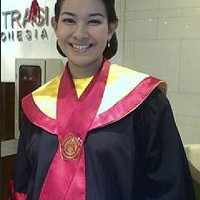 Alya RohaliPada 2007, Alya Rohali juga tak gentar mengejar pendidikan tinggi meski sedang berbadan dua. Ia pun menjalani wisuda usai menyelesaikan kuliah S2 di Fakultas Hukum, Universitas Indonesia. Mantan Puteri Indonesia itu diwisuda dalam keadaan hamil besar.Alhamdulillah sudah selesai. Senang banget, apalagi sebentar lagi brojol nih, kata Alya yang didampingi suaminya, Ramzi kepada detikHot.Foto: detikHot