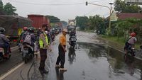 Banjir Genangi Jalur Pantura Kraton Pasuruan, Kemacetan Mengular Hingga ...