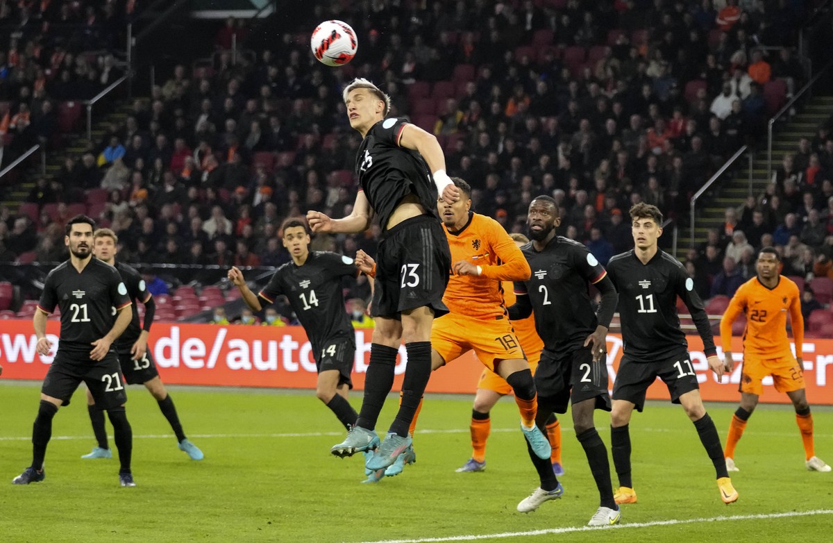 Belanda berimbang dengan Jerman 1-1 di laga uji coba. (Foto: AP/Peter Dejong)