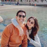 Belva Devara dan Sabrina Anggraini telah resmi menjadi pasangan suami istri pada 5 Maret 2022. Sebelumnya CEO Ruangguru itu telah terlebih dahulu melamar Sabrina. Lamaran tersebut berlangsung dengan romantis di depan gedung Massachusetts Institute of Technology (MIT) Amerika Serikat. Foto: Instagram