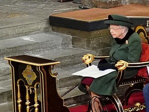 Makna Busana Hijau Ratu Elizabeth di Peringatan Kematian Pangeran Philip