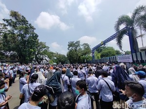 Pabrik di Surabaya Buka Suara Soal Aksi Demo Ratusan Buruh di-PHK Sepihak