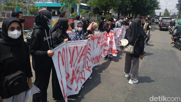 demo ma'ruf amin di ponorogo