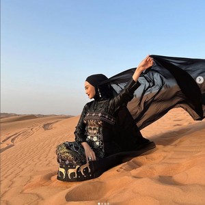 Stylish Memesona, 7 Gaya Indah Nada Puspita di Arab Fashion Week 2022
