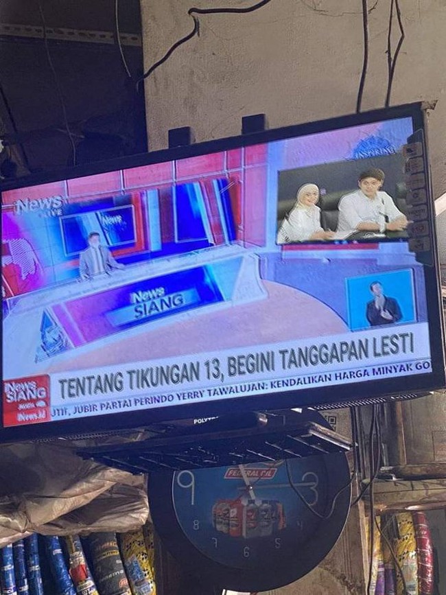 Sampai masuk di headline berita. Benar-benar nih tanggapannya Lesti dan Billar nggak kaleng-kaleng deh.. Kalau tanggapan kamu gimana? Foto: Twitter