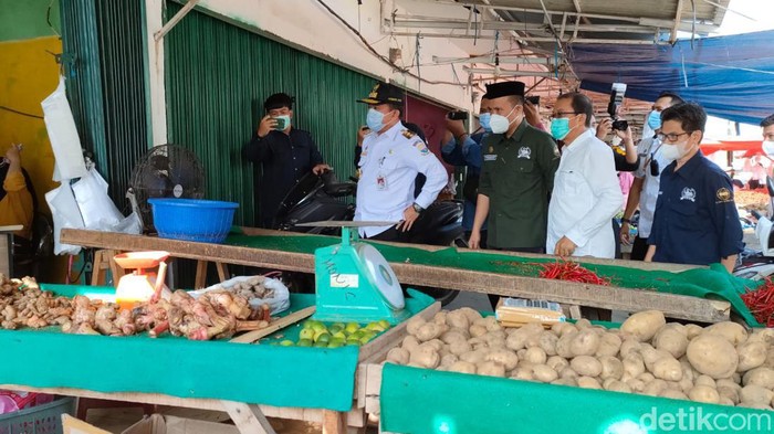 Gubernur Jambi Al Haris menemukan minyak goreng curah sulit di pasaran