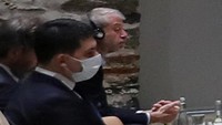 Kehadiran Roman Abramovich dalam perundingan antara Rusia dan Ukraina menjadi sorotan berbagai belah pihak. Mengutip AP, Duta Besar Ukraina untuk Inggris, Vadym Prystaiko mengatakan, ia tidah tahu apa yang dilakukan Abramovich dalam perundingan tersebut. Prystaiko pun mengatakan bahwa Abramovich bukan bagian dari tim negosiasi. (via REUTERS/MURAT CETINMUHURDAR/PPO).  