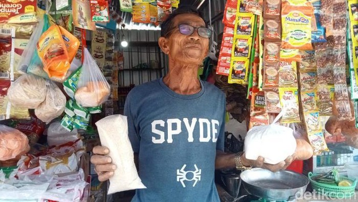 Harga kebutuhan pokok di Palopo, Sulsel menjelang Ramadan mulai mengalami kenaikan seperti cabai hingga bawang.