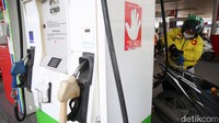 Kenaikan harga Pertamax ini memang santer dikabarkan dalam beberapa waktu belakangan ini, seiring dengan melejitnya harga minyak dunia. Alhasil Pertamina harus menombok kerugian karena Pertamax yang dijual sekarang di harga Rp 9.000 tak sesuai harga keekonomian yang ditaksir pada 1 April berada di level Rp 16.000.