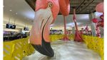 Potret Sosok Flamingo Raksasa di Bandara Tampa Florida