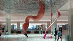Potret Sosok Flamingo Raksasa di Bandara Tampa Florida