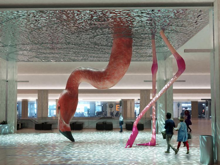 Potret Sosok Flamingo Raksasa di Bandara Tampa Florida